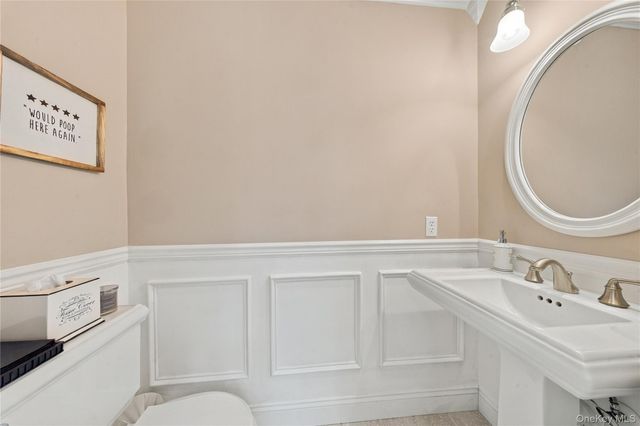 5 Aspatuck Court, Commack, NY 11725