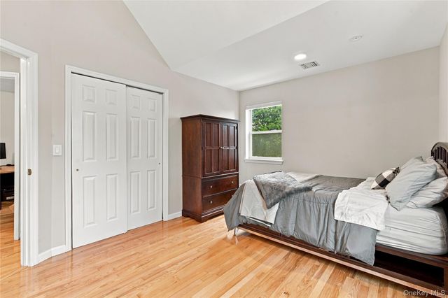 5 Aspatuck Court, Commack, NY 11725