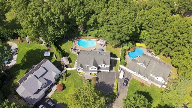 5 Aspatuck Court, Commack, NY 11725