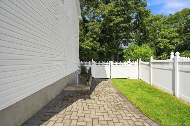 5 Aspatuck Court, Commack, NY 11725