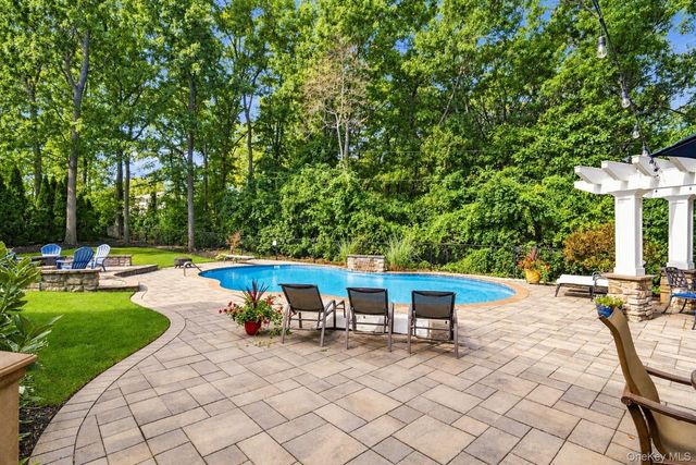 5 Aspatuck Court, Commack, NY 11725