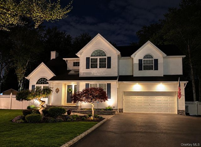 5 Aspatuck Court, Commack, NY 11725