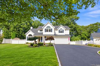 5 Aspatuck Court, Commack, NY 11725