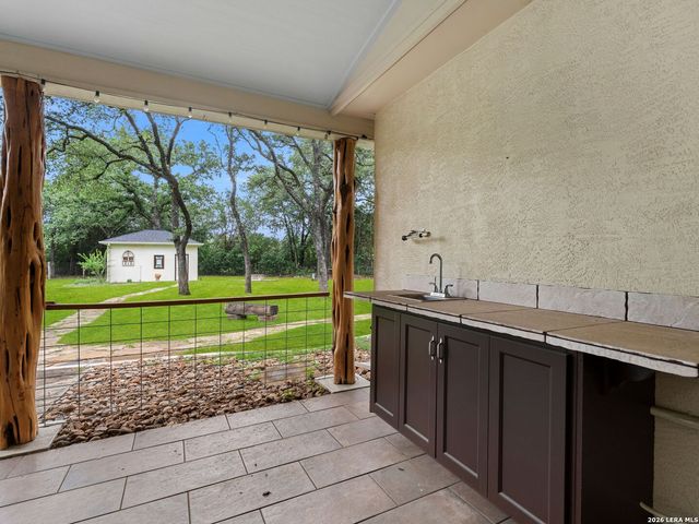 107 KITTY KAT LN, Boerne, TX 78006