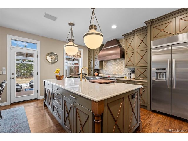 725 Front Range Rd, Littleton, CO 80120