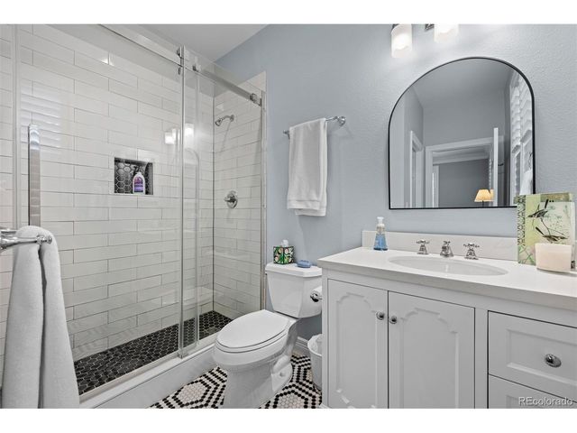 725 Front Range Rd, Littleton, CO 80120