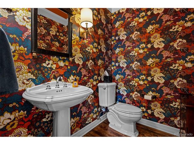 725 Front Range Rd, Littleton, CO 80120