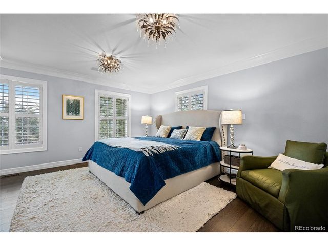 725 Front Range Rd, Littleton, CO 80120