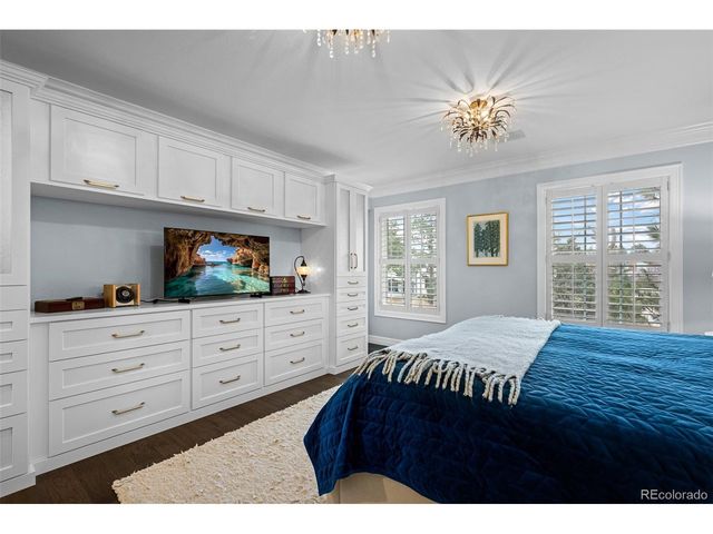 725 Front Range Rd, Littleton, CO 80120