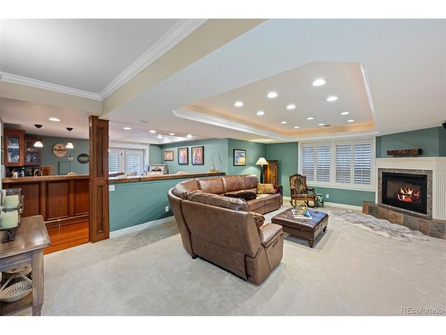 725 Front Range Rd, Littleton, CO 80120