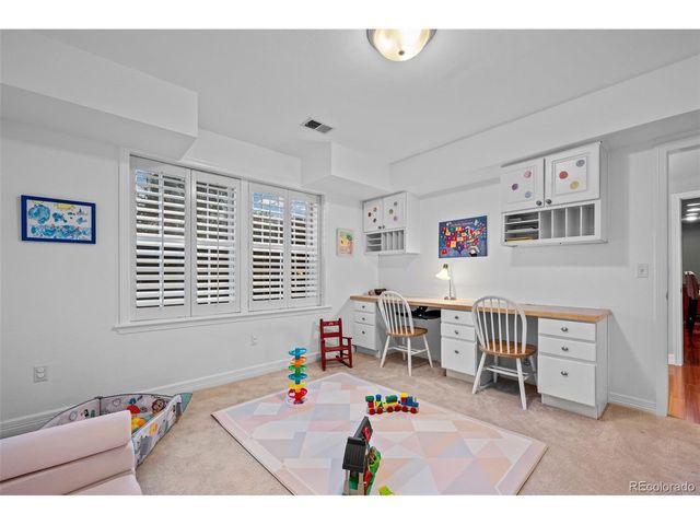 725 Front Range Rd, Littleton, CO 80120