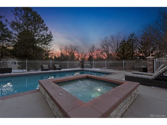 725 Front Range Rd, Littleton, CO 80120