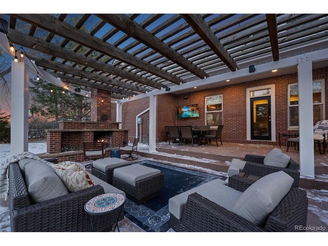 725 Front Range Rd, Littleton, CO 80120