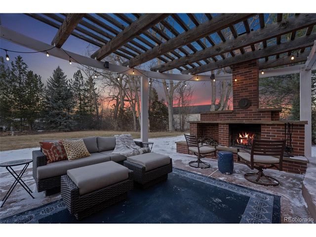 725 Front Range Rd, Littleton, CO 80120