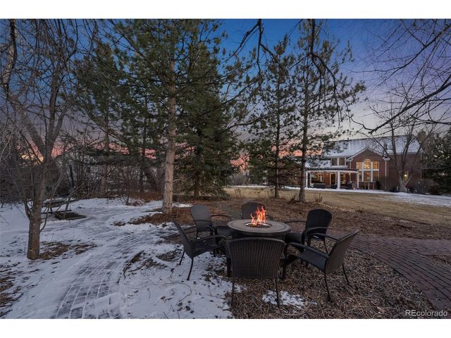 725 Front Range Rd, Littleton, CO 80120