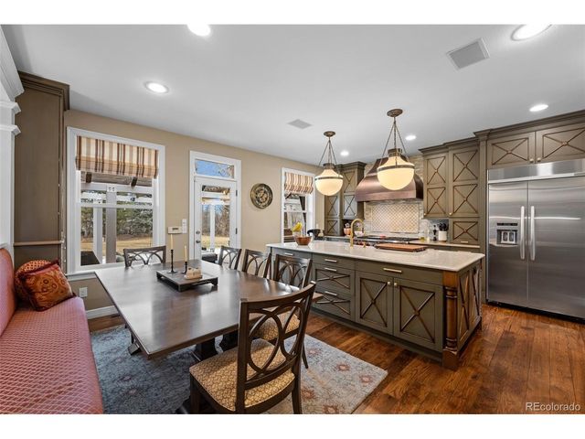 725 Front Range Rd, Littleton, CO 80120