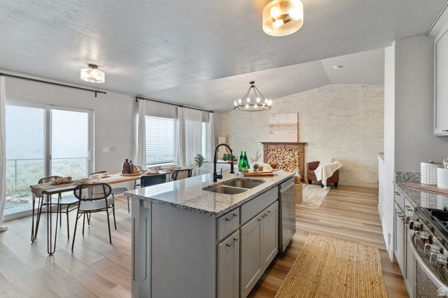 1118 W HONEYCOMB DR, Grantsville, UT 84029