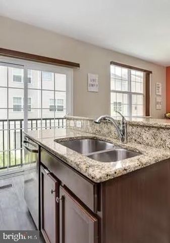 47 RIVERWALK BLVD, Burlington, NJ 08016
