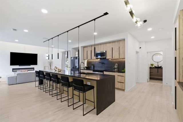 1810 Kraft Street, Dallas, TX 75212