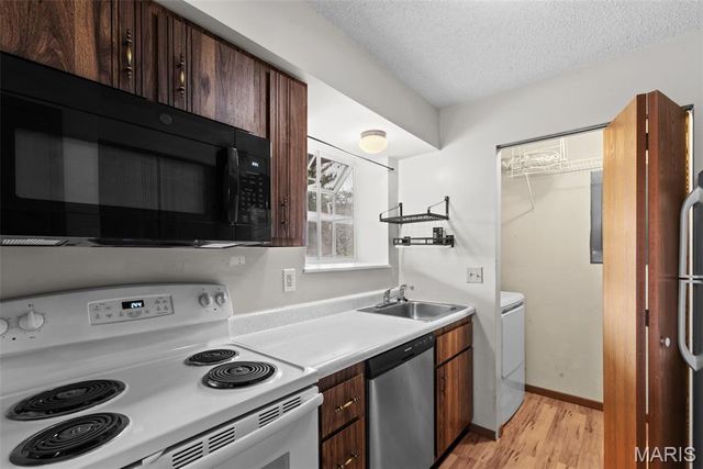 2424 Silkwood Drive, Overland, MO 63114