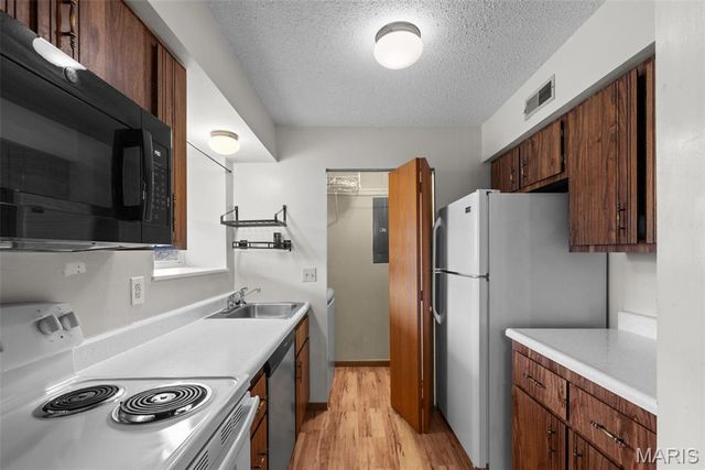 2424 Silkwood Drive, Overland, MO 63114