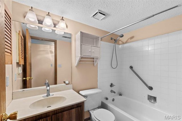 2424 Silkwood Drive, Overland, MO 63114