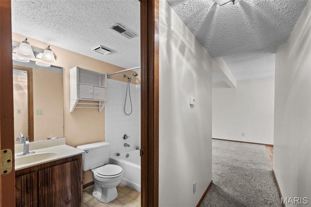 2424 Silkwood Drive, Overland, MO 63114