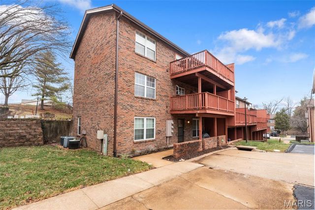 2424 Silkwood Drive, Overland, MO 63114