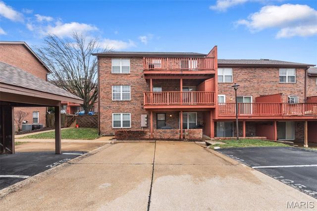 2424 Silkwood Drive, Overland, MO 63114