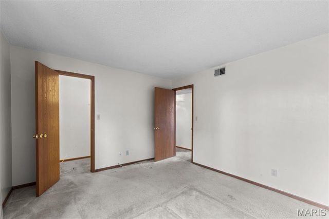 2424 Silkwood Drive, Overland, MO 63114