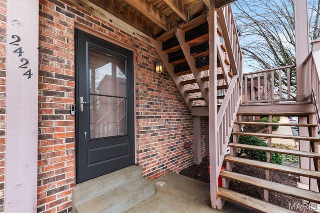 2424 Silkwood Drive, Overland, MO 63114