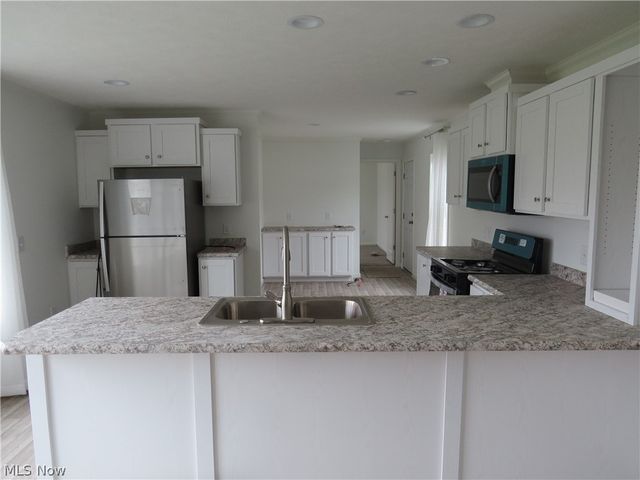 2665 Eagle Point Drive, Madison, OH 44057
