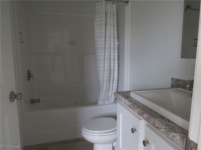 2665 Eagle Point Drive, Madison, OH 44057