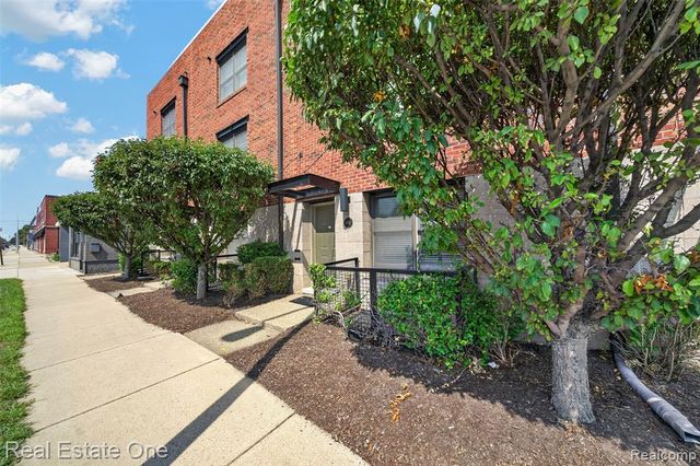 680 W 11 Mile Road, Royal Oak, MI 48067