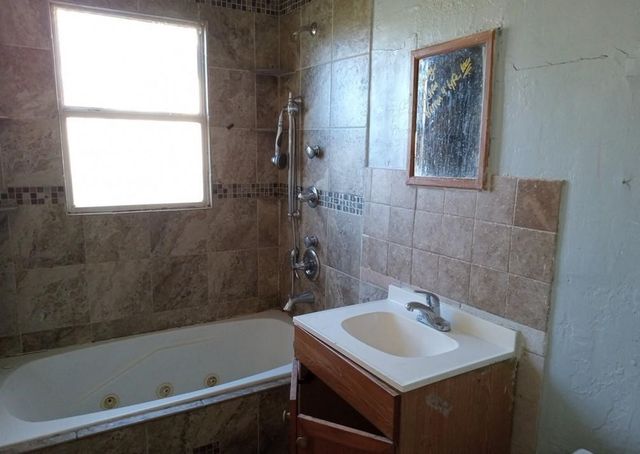 801 SW 26th Pl, Lawton, OK 73505