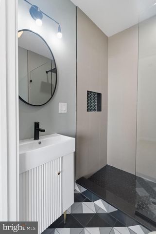 537 TITAN ST, Philadelphia, PA 19147