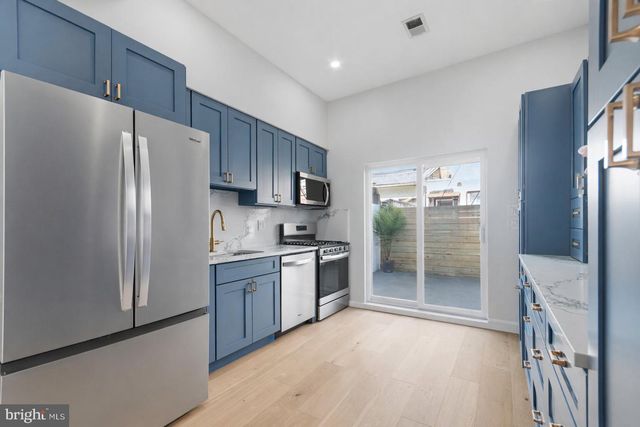 537 TITAN ST, Philadelphia, PA 19147