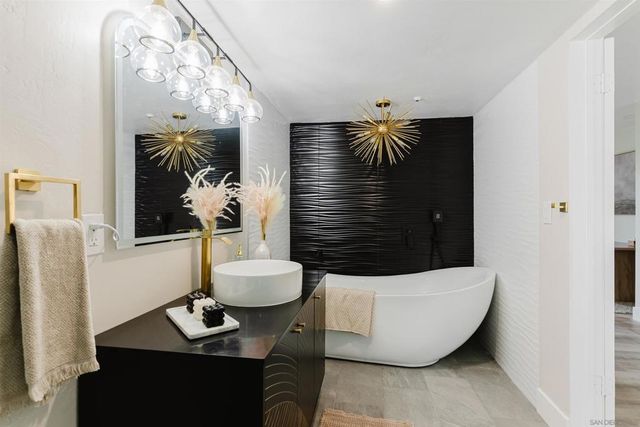 9345 Monona Dr, La Mesa, CA 91942