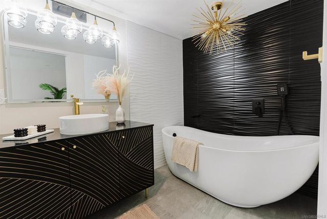 9345 Monona Dr, La Mesa, CA 91942