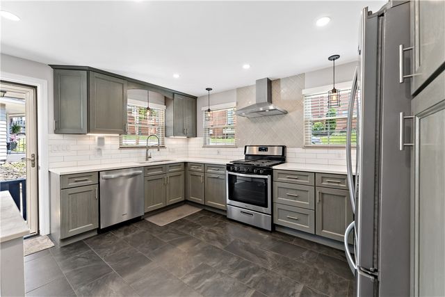 158 Old Clairton Road, Pleasant Hills, PA 15236