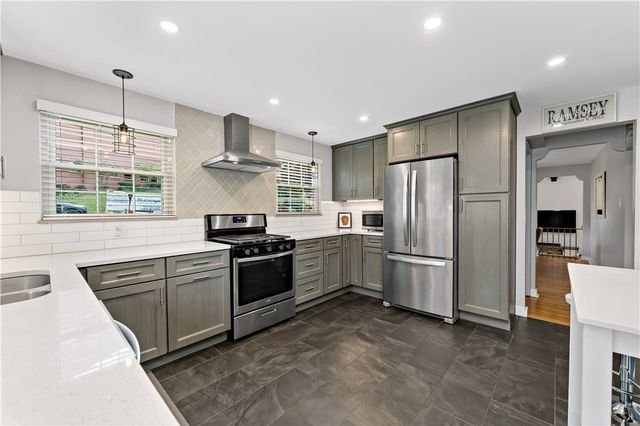 158 Old Clairton Road, Pleasant Hills, PA 15236