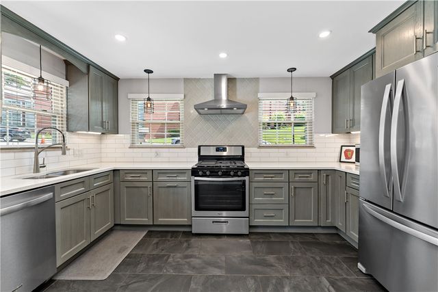 158 Old Clairton Road, Pleasant Hills, PA 15236