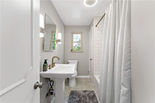 158 Old Clairton Road, Pleasant Hills, PA 15236