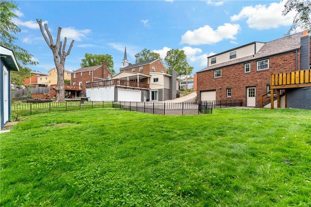 158 Old Clairton Road, Pleasant Hills, PA 15236