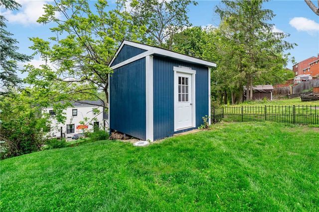 158 Old Clairton Road, Pleasant Hills, PA 15236