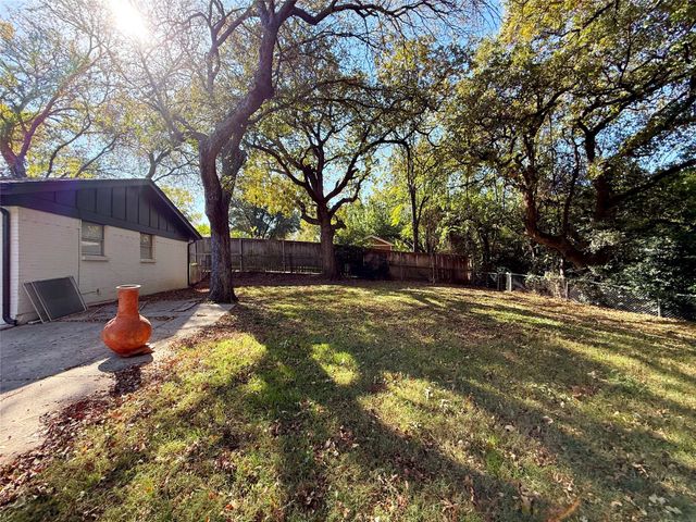 702 Chestnut Drive, Arlington, TX 76012