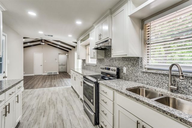 702 Chestnut Drive, Arlington, TX 76012