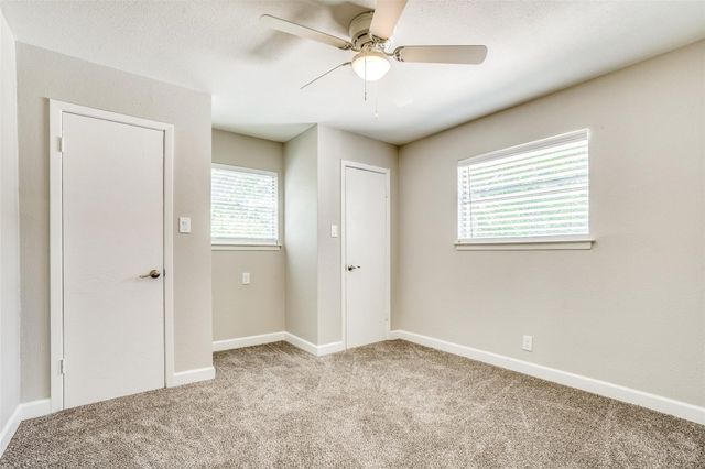 702 Chestnut Drive, Arlington, TX 76012