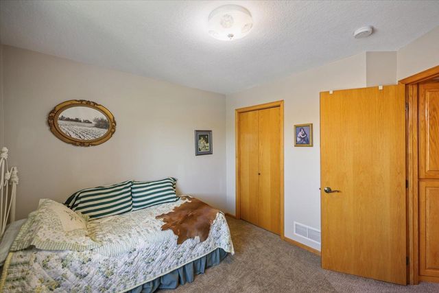 7101 91st Trail N, Brooklyn Park, MN 55445