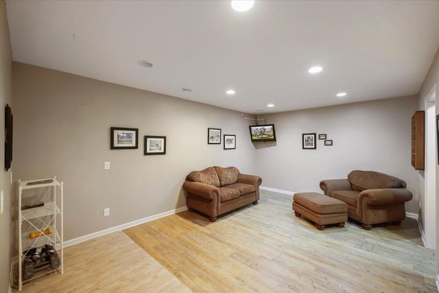 7101 91st Trail N, Brooklyn Park, MN 55445